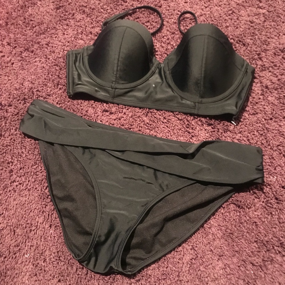 Black bikini